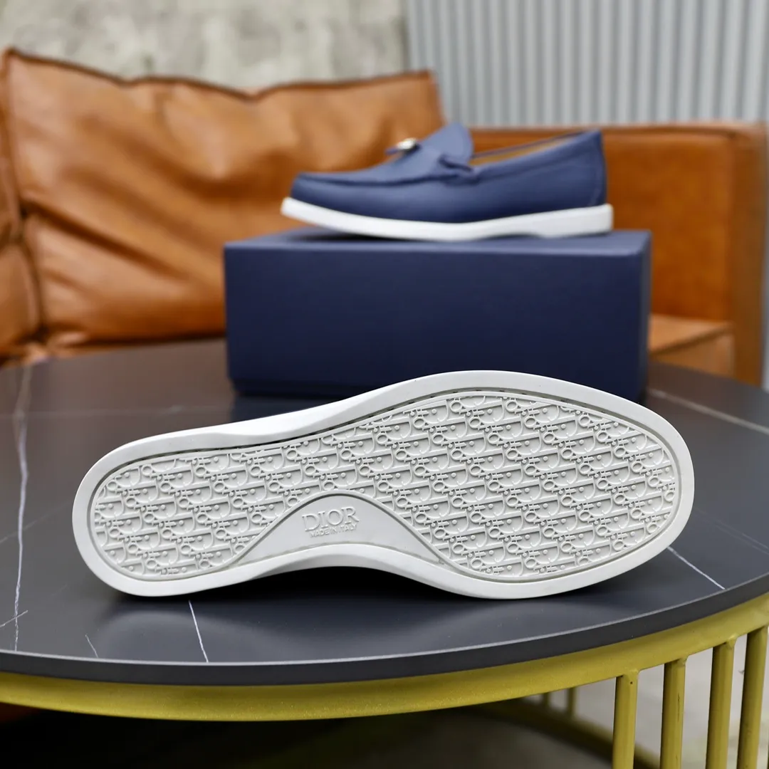 Ex-factory price: 540🙅‍♂️🙅‍♂️🙅‍♂️ Brand: Dior DIOR Standard code: Men's code 38/44 (45 can be customized) Grade: Same as the official website Material: Original cowhide stitching, cowhide lining, original TPU wear-resistant soft outsole Style categories: Leisure and sports version, footwear for driving, young fashion, European and American trends, British style Color: actual picture color
